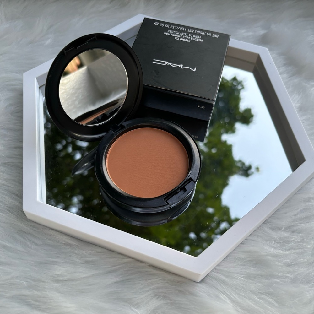 🥝 New Mac Studio Fix Powder + Foundation NC50 🥝